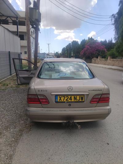 Mercedes-Benz E 200 — 3