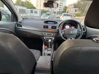 Renault Fluence — 8