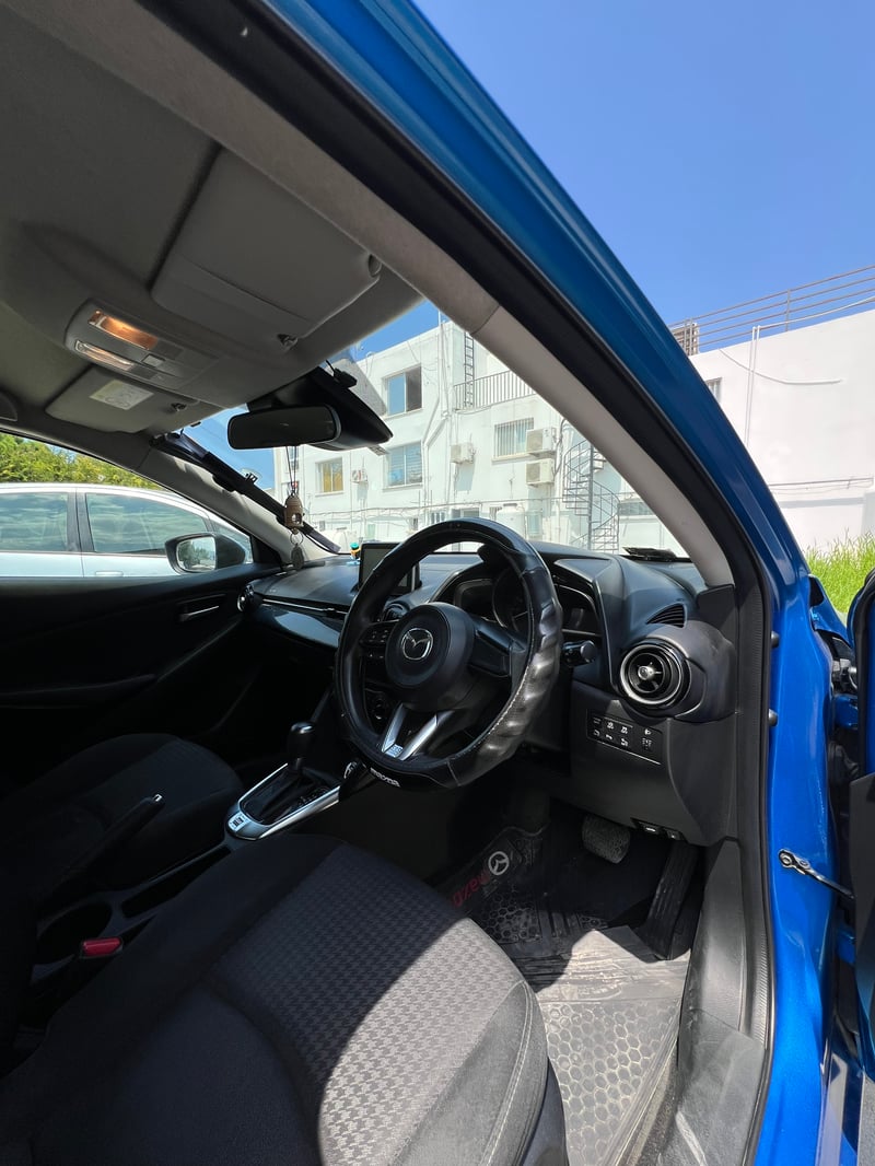 Mazda Demio — 6