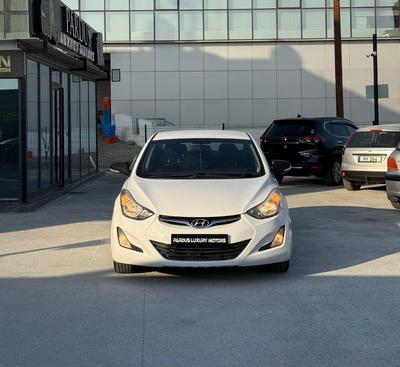 Hyundai Elantra — 1