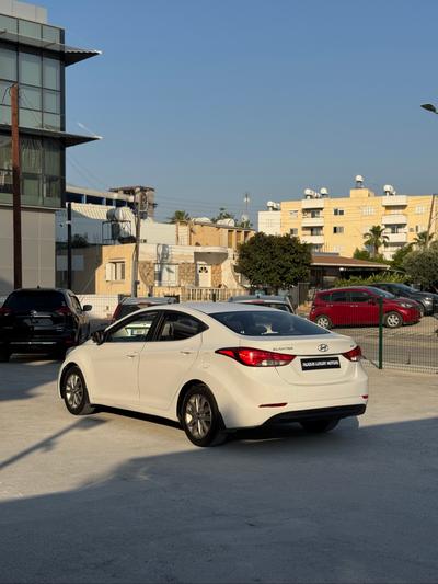 Hyundai Elantra — 6