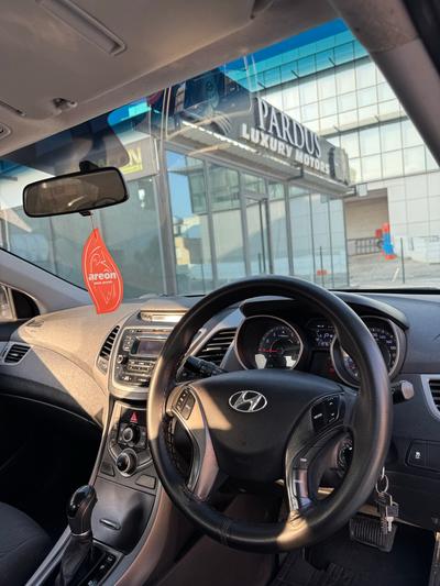 Hyundai Elantra — 7