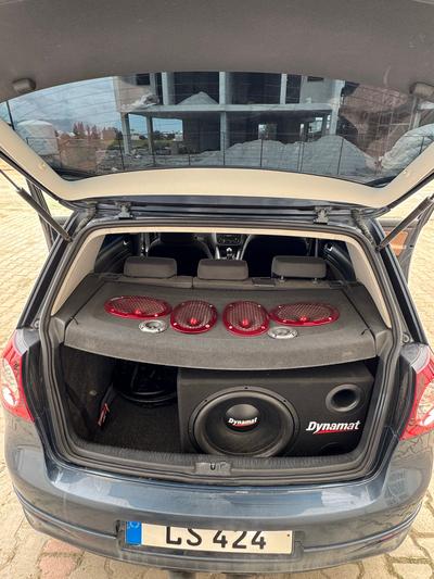 Volkswagen Golf — 3