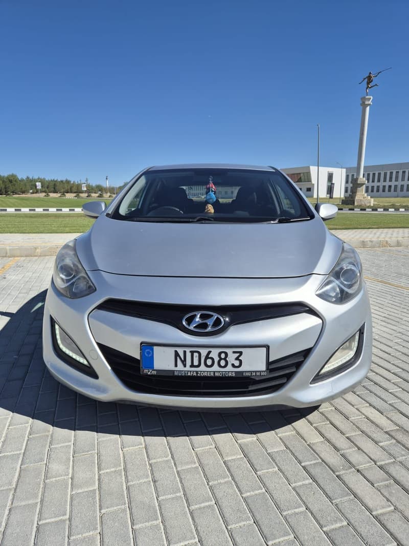 Hyundai i30 — 1/7