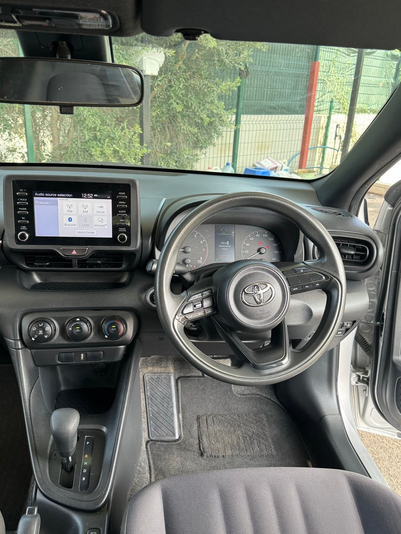 Toyota Yaris — 6