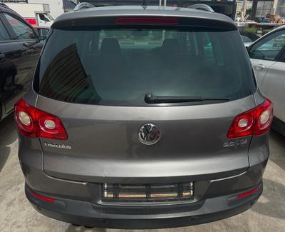 Volkswagen Tiguan — 2