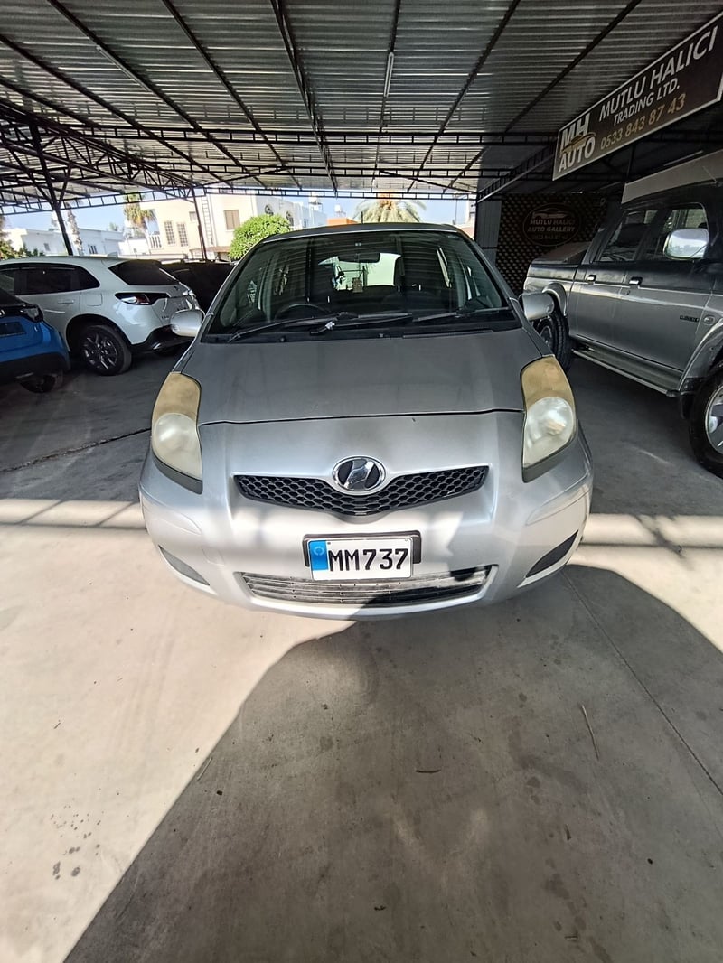Toyota Vitz — 1