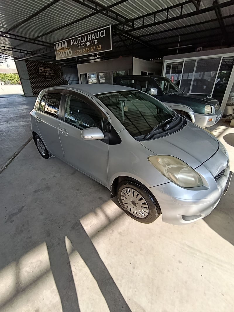 Toyota Vitz — 2