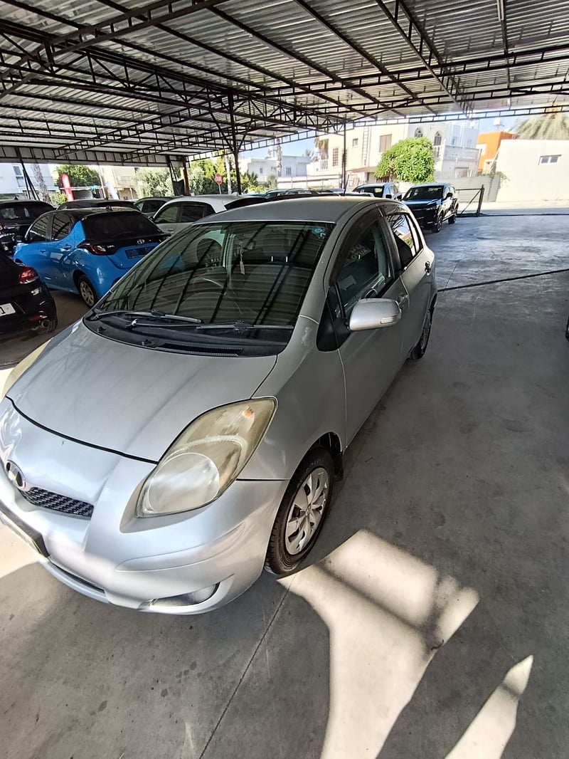 Toyota Vitz — 3