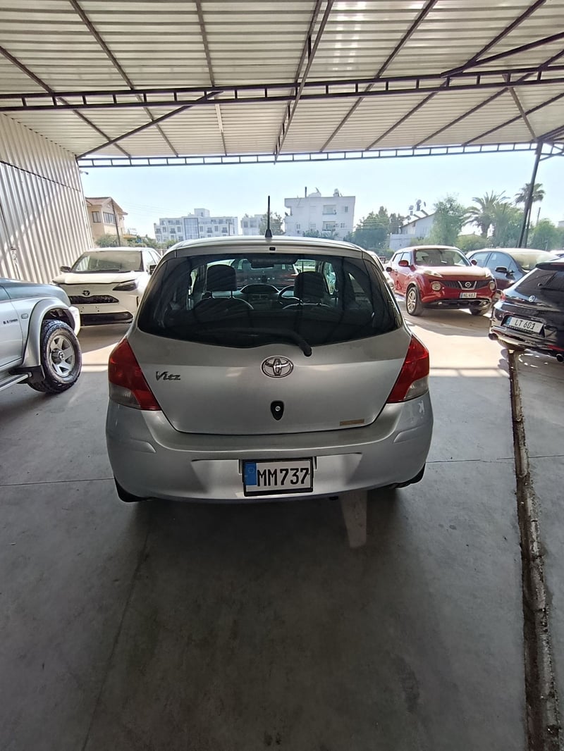 Toyota Vitz — 4
