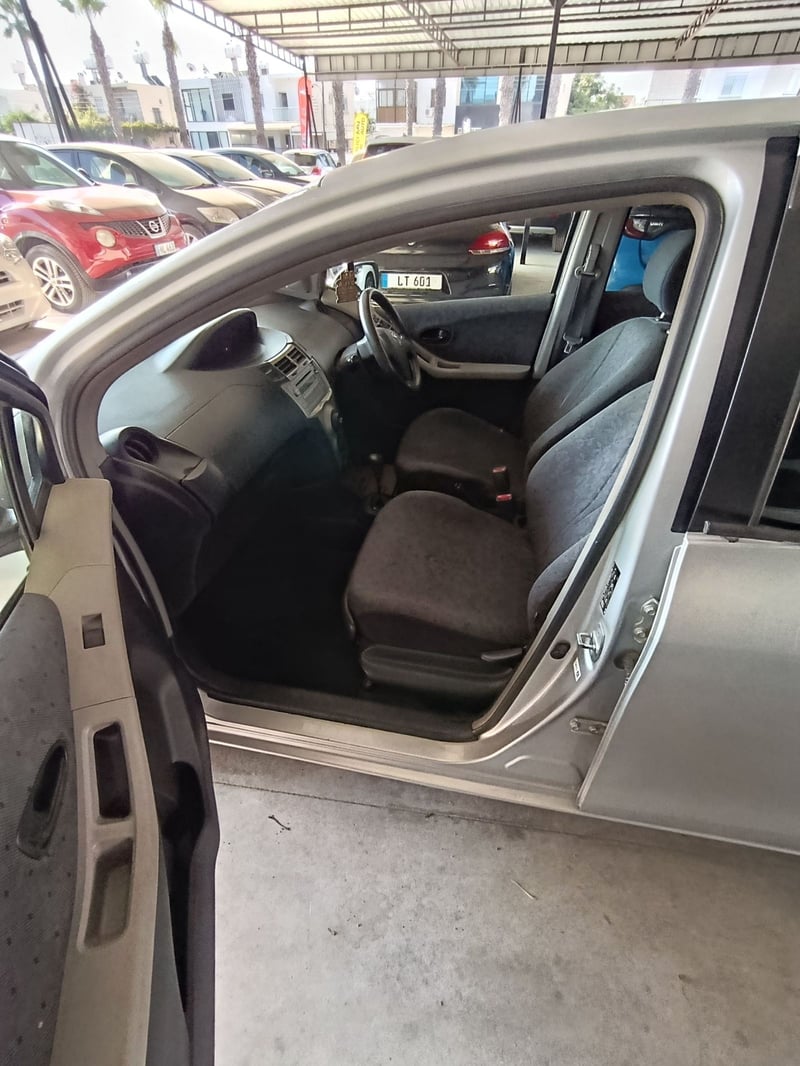 Toyota Vitz — 5