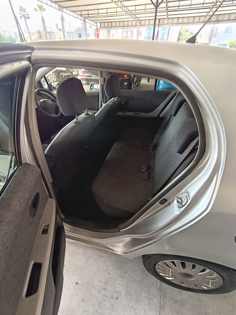 Toyota Vitz — 6