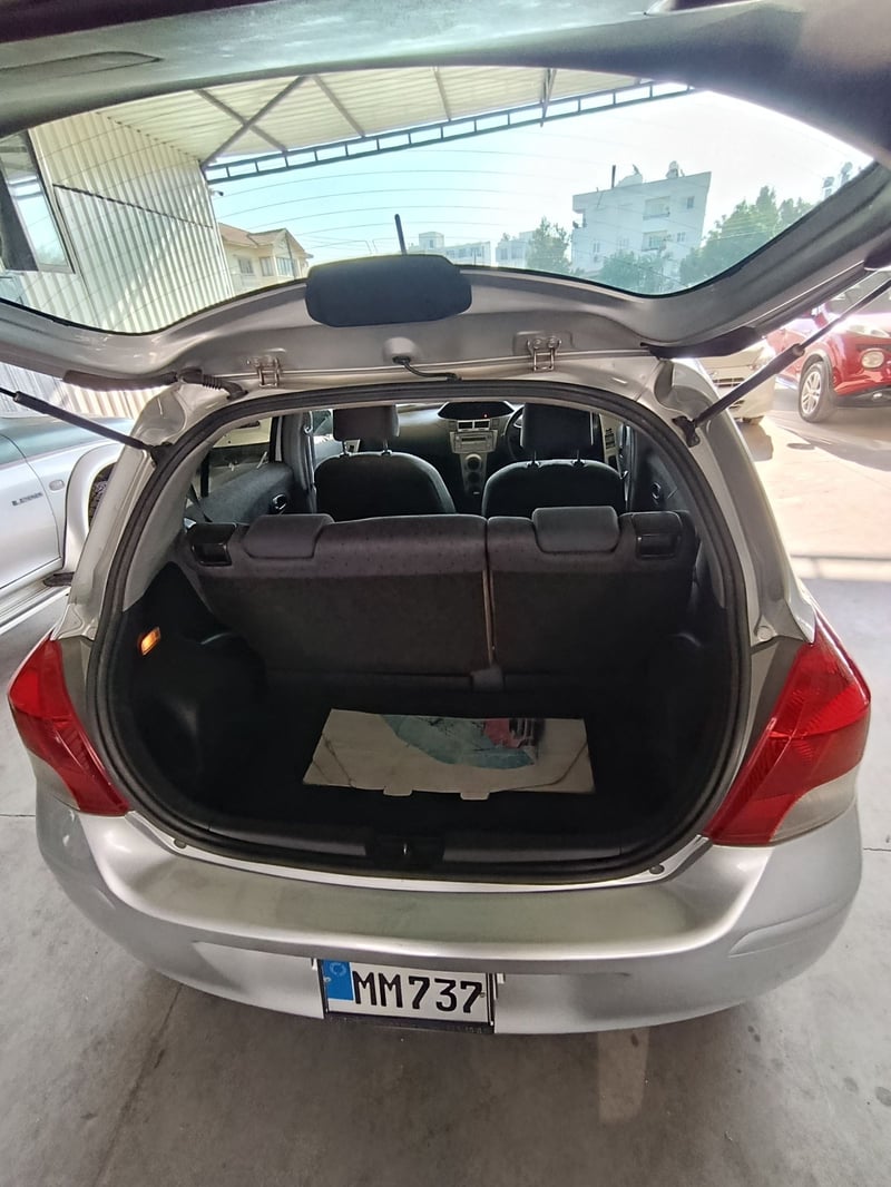 Toyota Vitz — 7