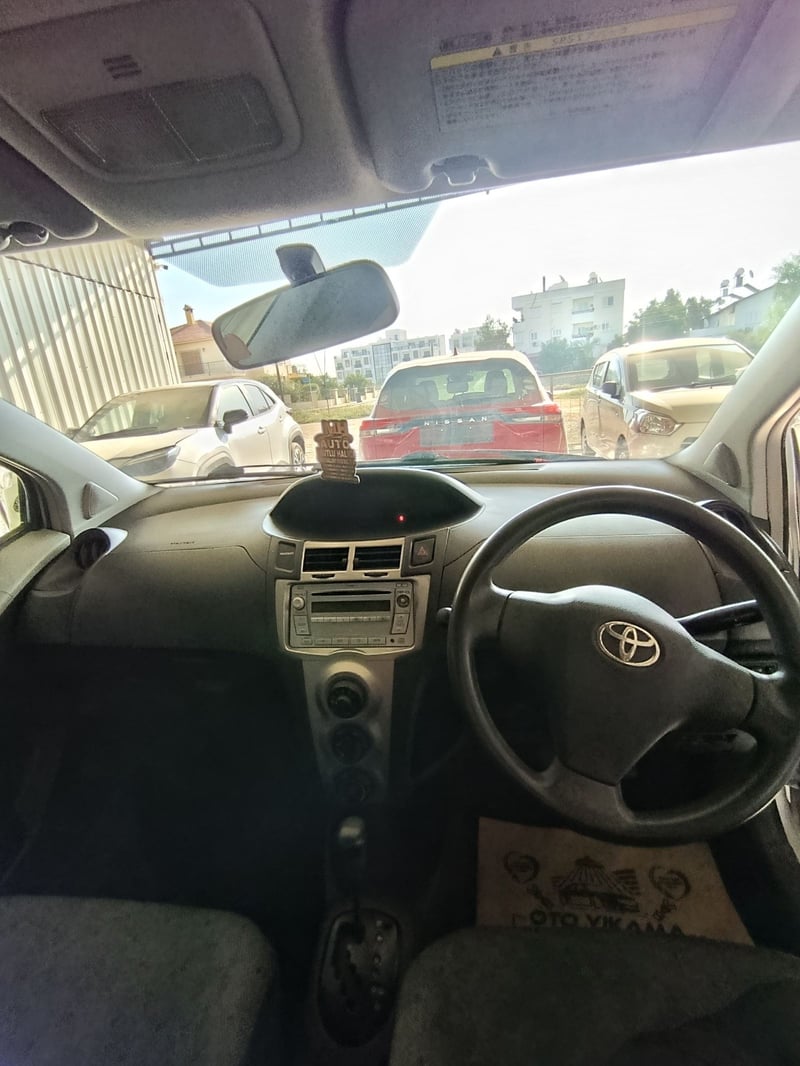 Toyota Vitz — 8