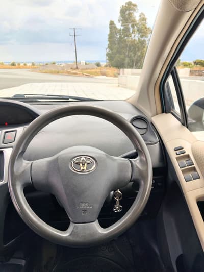 Toyota Vitz — 8