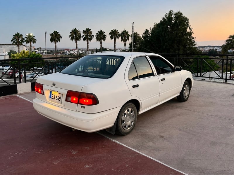 Nissan Sunny — 4