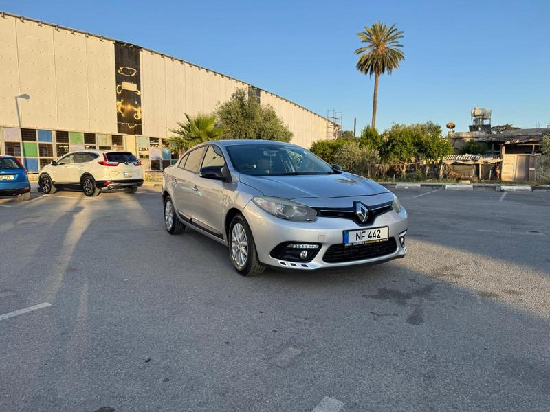 Renault Fluence — 1/9