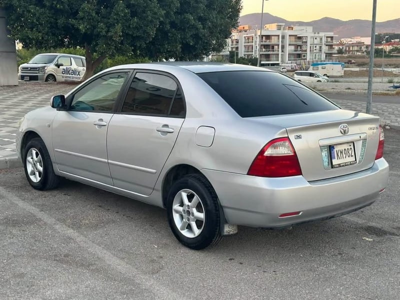 Toyota Corolla — 4