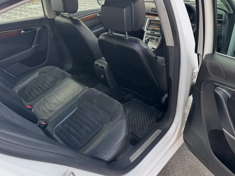 Volkswagen Passat — 8