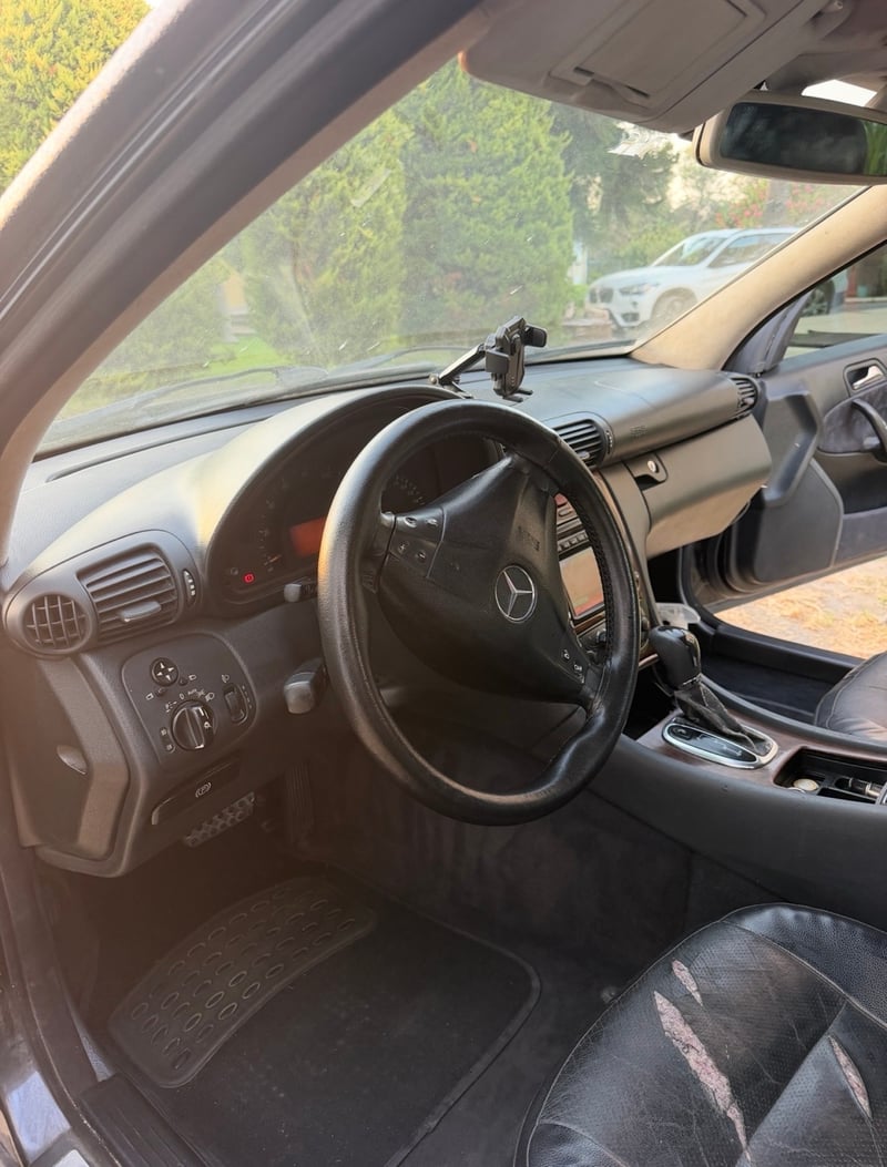 Mercedes-Benz C 200 — 4