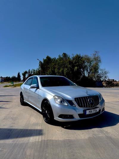Mercedes-Benz E 220 — 1