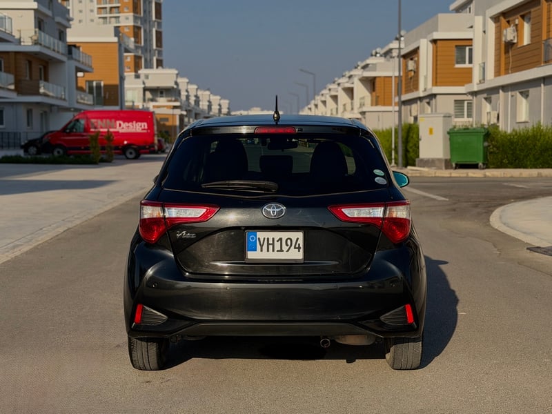 Toyota Vitz — 5