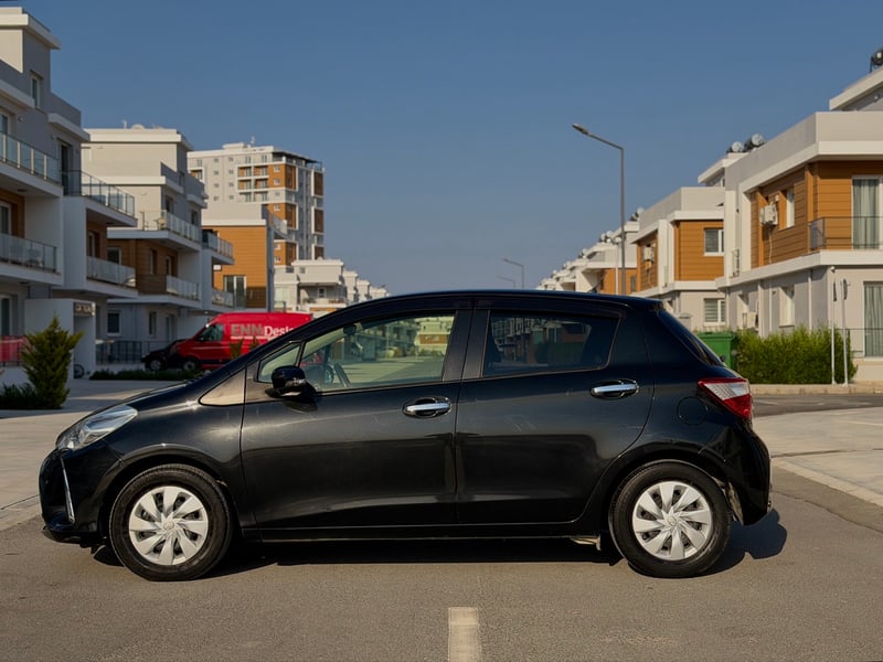Toyota Vitz — 7