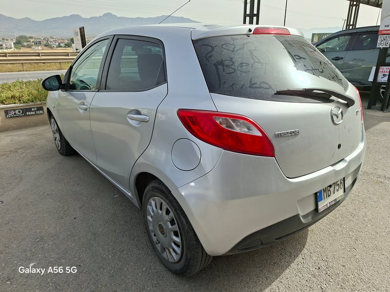 Mazda Demio — 4