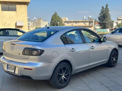 Mazda Axela — 4