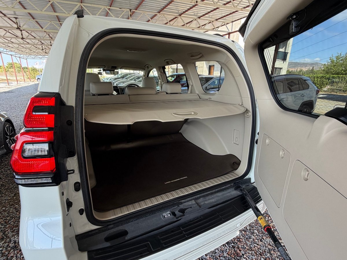 2023 Toyota Land Cruiser Prado 6