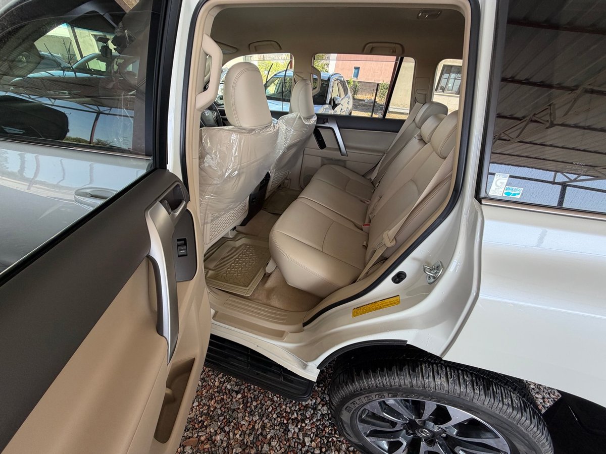 2023 Toyota Land Cruiser Prado 7