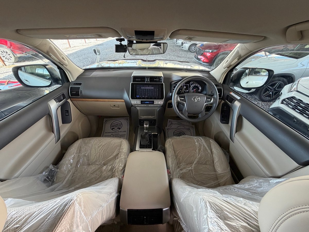 2023 Toyota Land Cruiser Prado 8