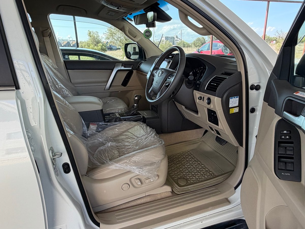 2023 Toyota Land Cruiser Prado 9