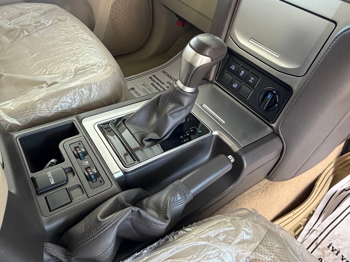 2023 Toyota Land Cruiser Prado 10