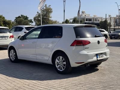 Volkswagen Golf — 3