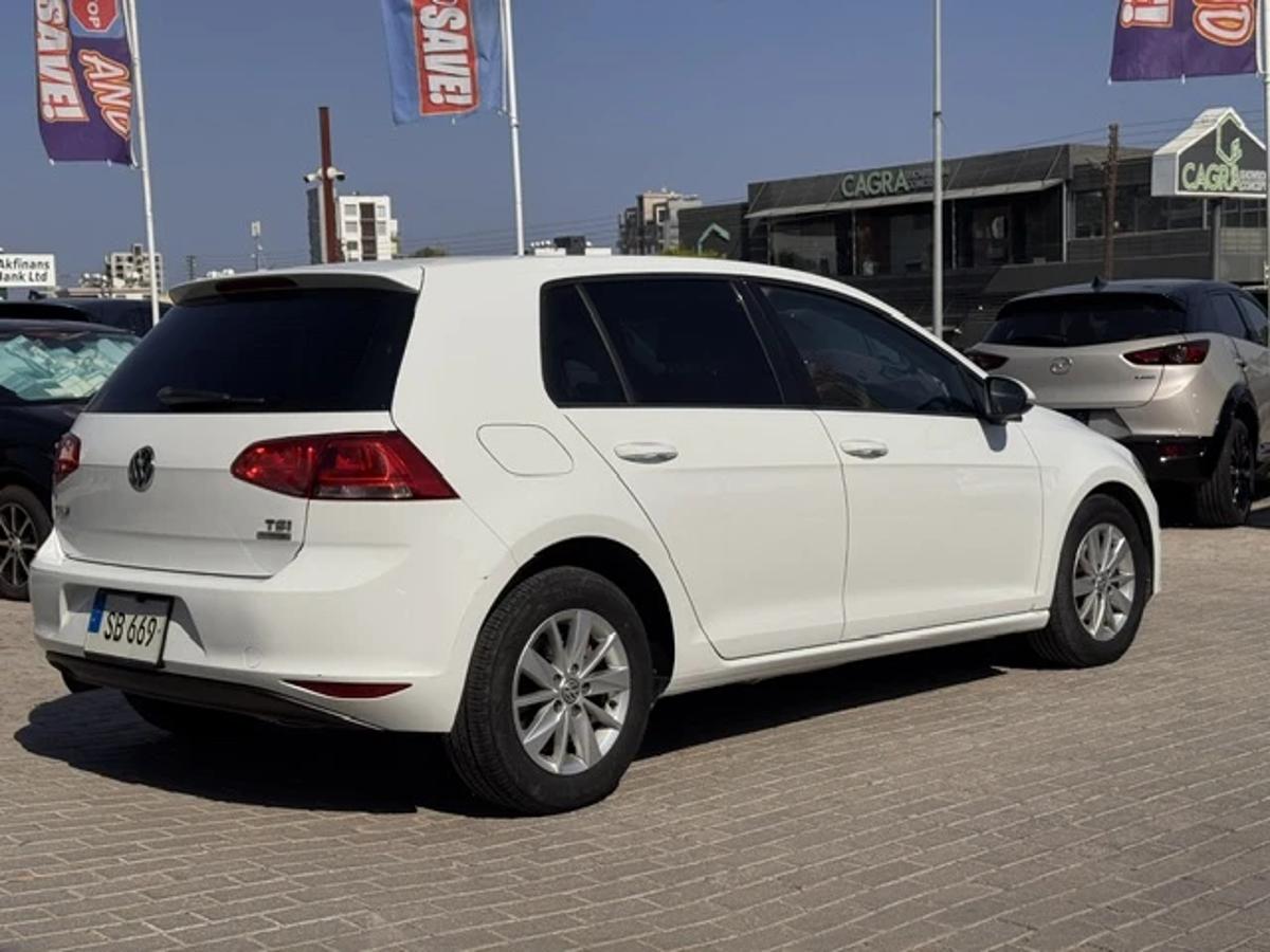 2014 Volkswagen Golf 4