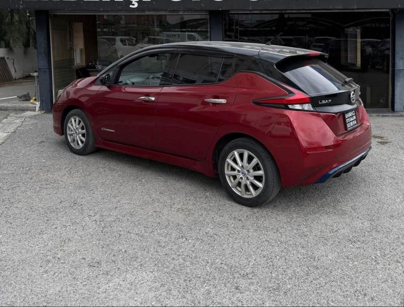 Nissan Leaf — 1/8
