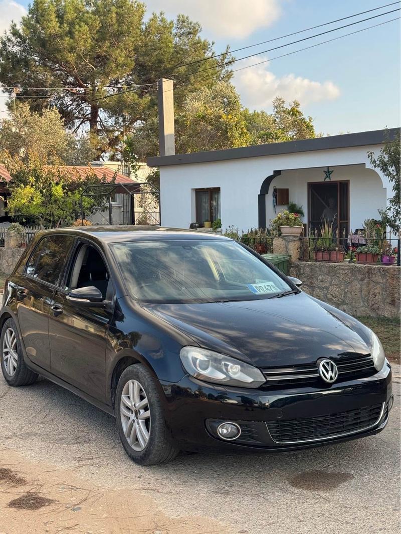 Volkswagen Golf — 1/4