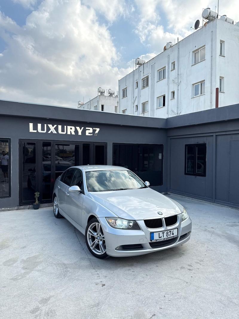 BMW 320i — 1/9