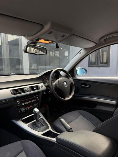 BMW 320i — 6