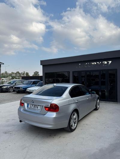 BMW 320i — 7