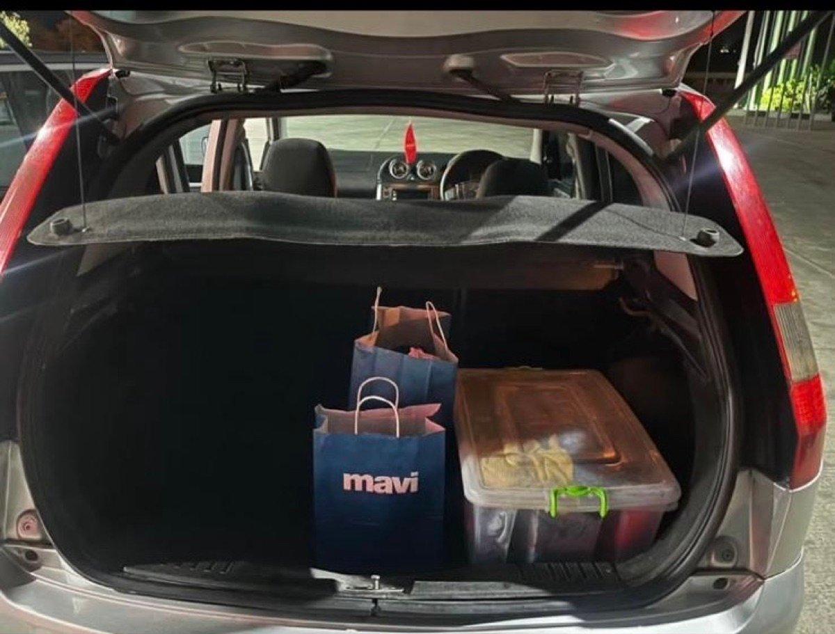 2004 Ford Fiesta 6