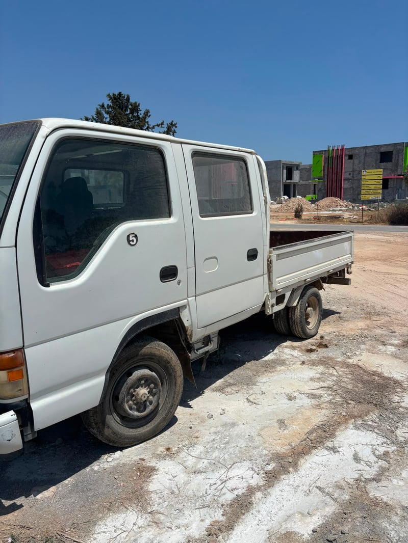 Isuzu Elf — 2