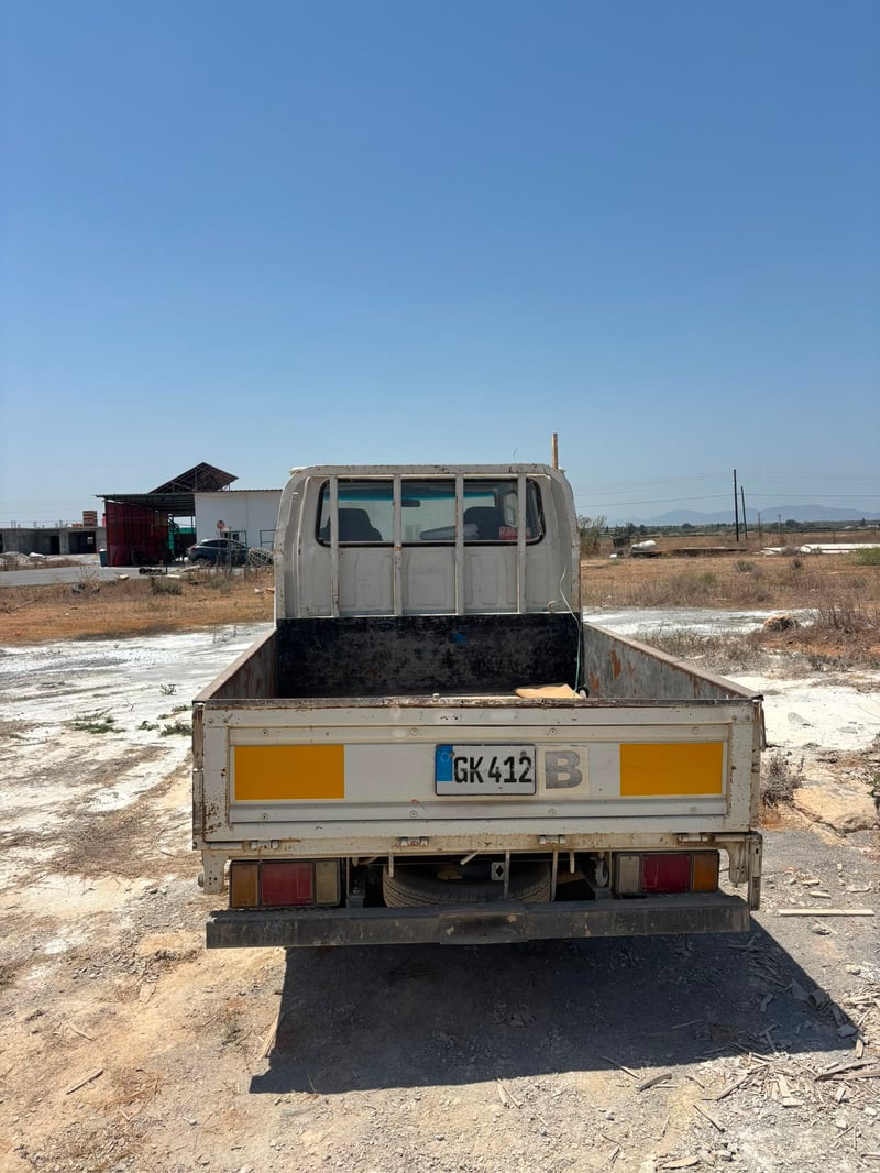 Isuzu Elf — 3