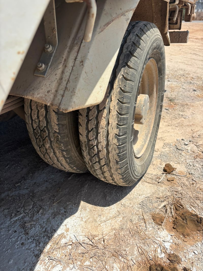 Isuzu Elf — 4