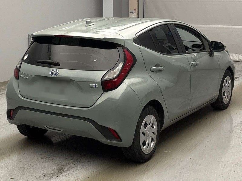 Toyota Aqua — 3