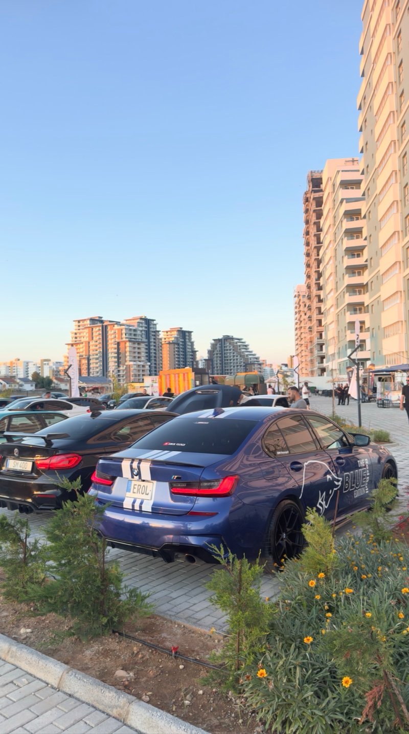 BMW 320i — 3