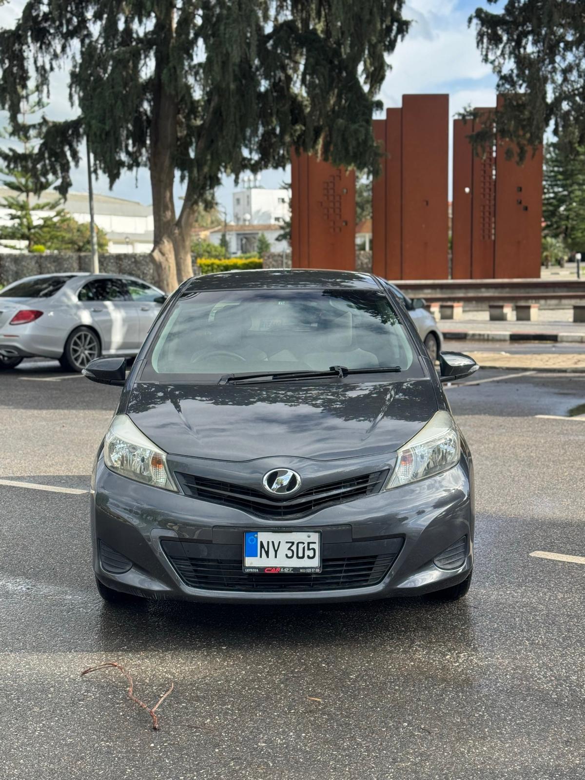 2012 Toyota Vitz 2