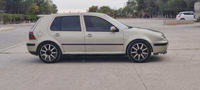 Volkswagen Golf — 1