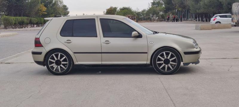 Volkswagen Golf — 1/10